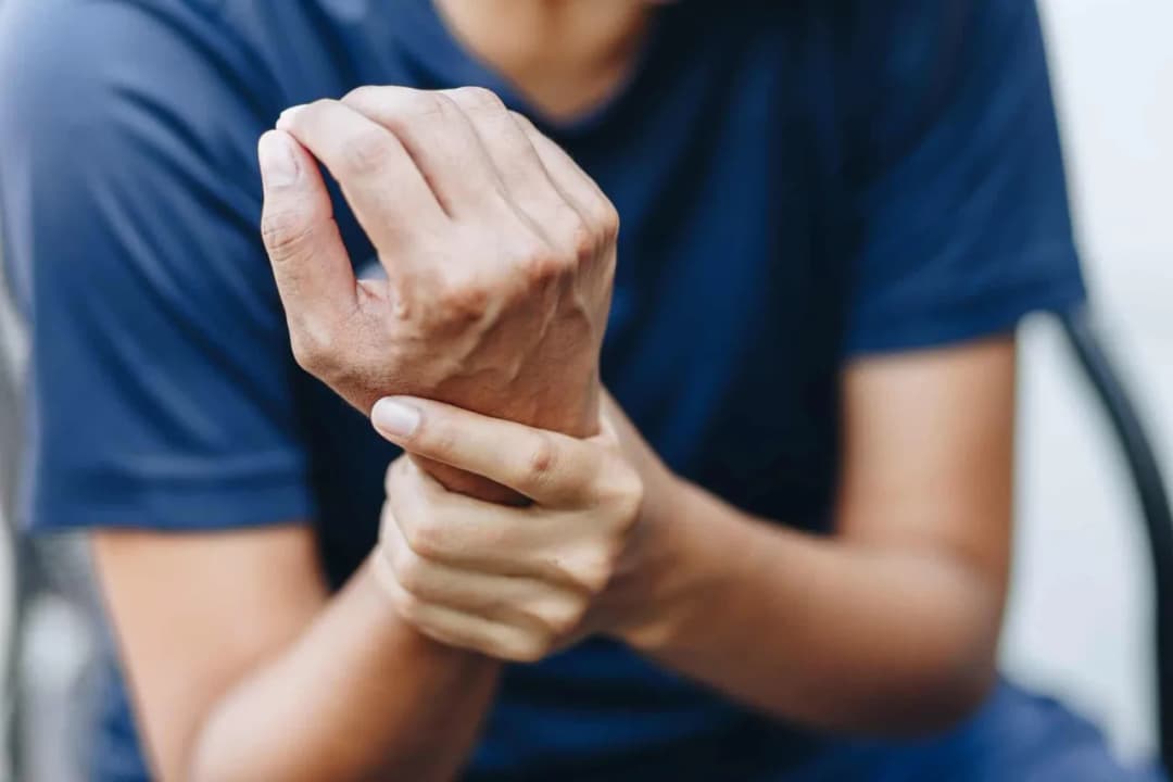 Skręcenie nadgarstka ile L4: Ile dni zwolnienia potrzebujesz?